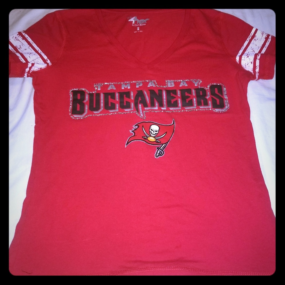 Womans tamp bay BUCCANEERS v neck tee size s